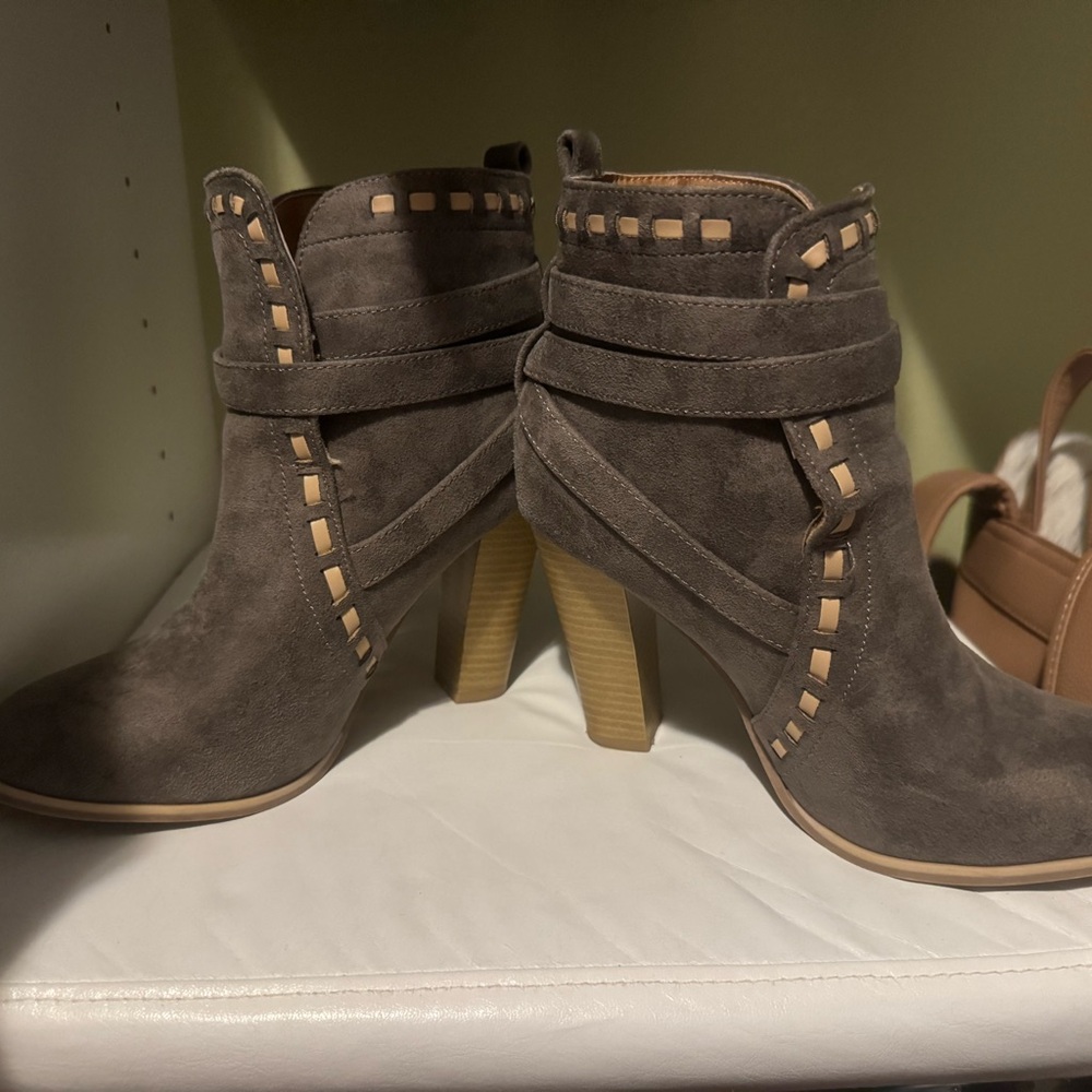 VENUS Heeled Boots - Picture 3 of 7